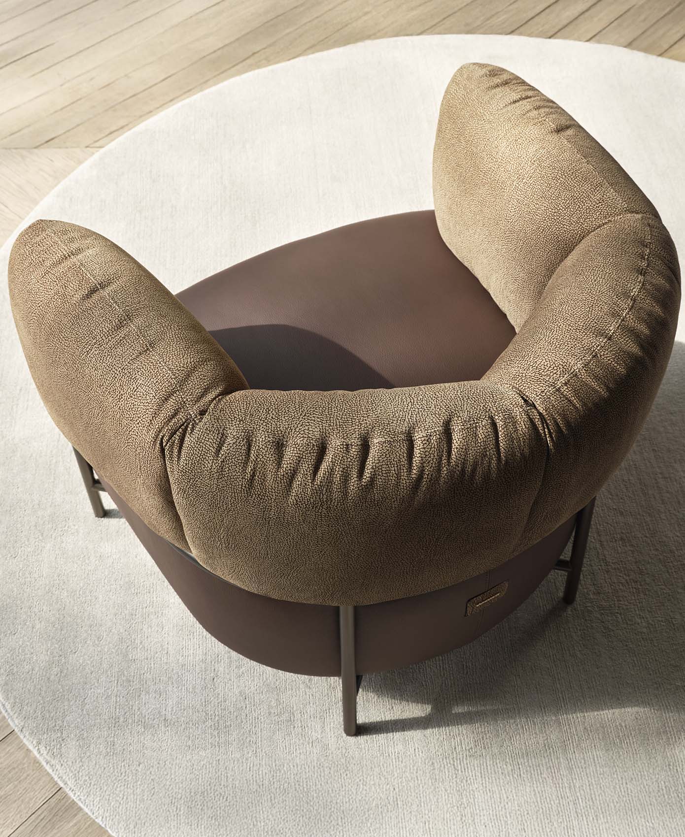 POLTRONA QUADROTTA <br> TRA FASHION E DESIGN - Borbonese
