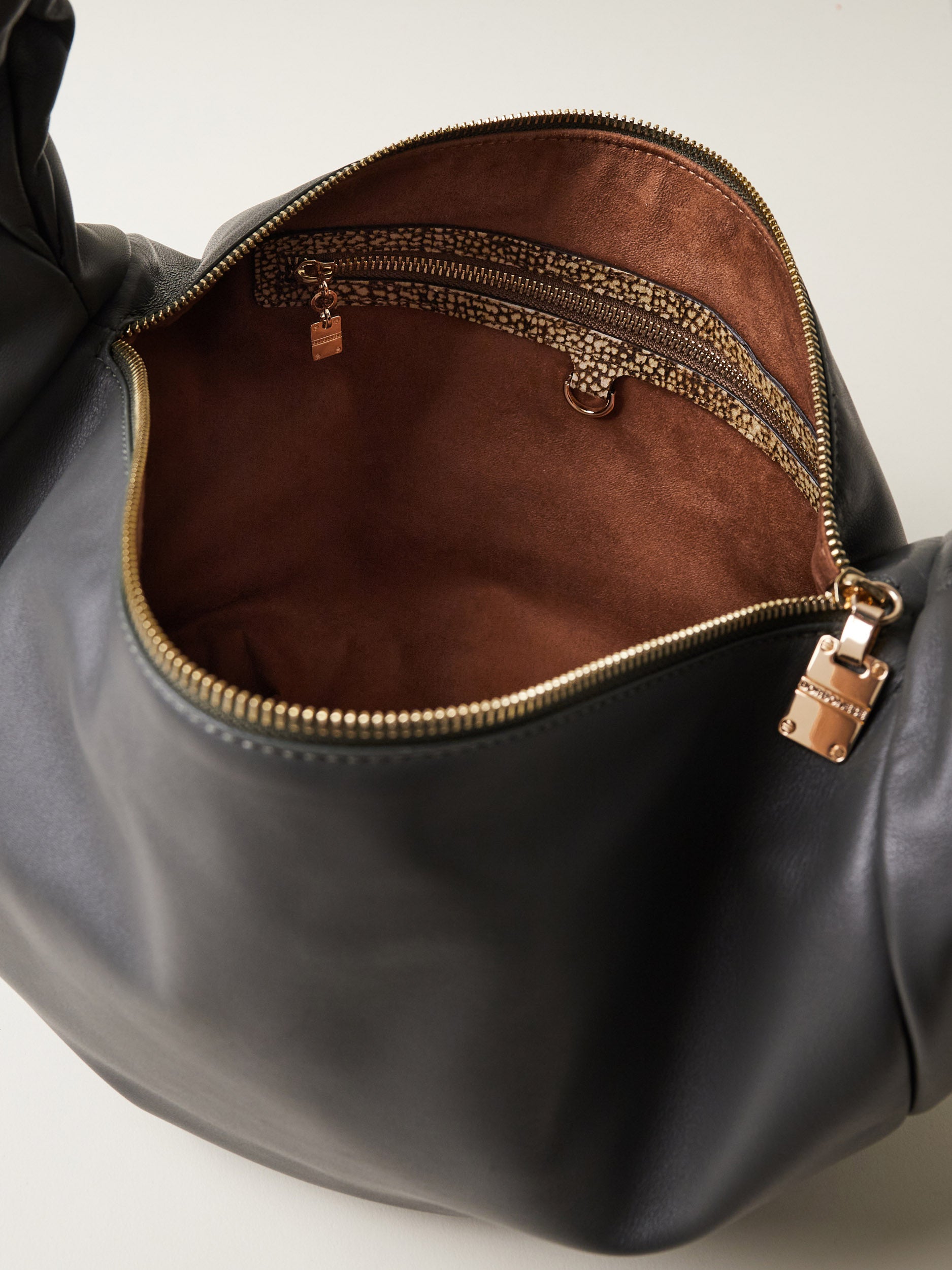 Domino Hobo Medium