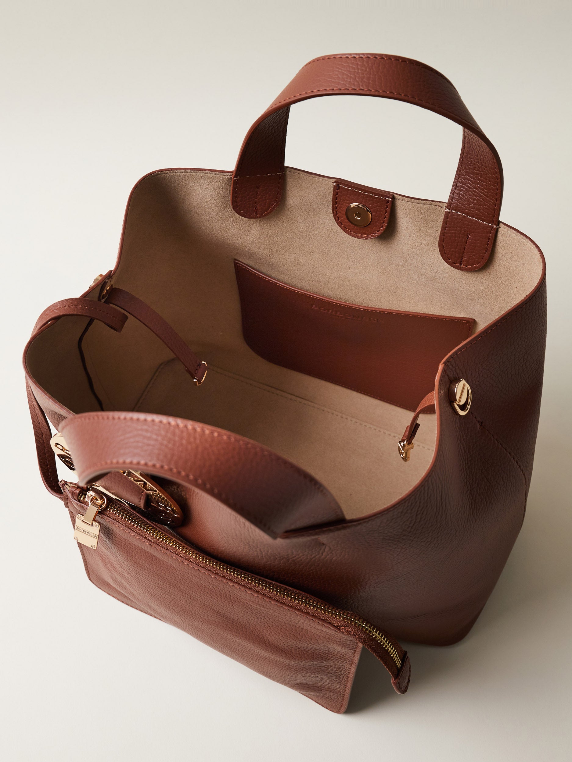 011 SHOPPER MEDIUM